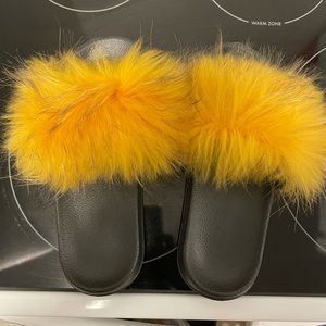 Women’s furry slippers